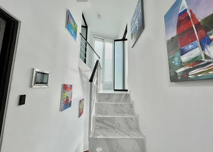 Happy House Villa